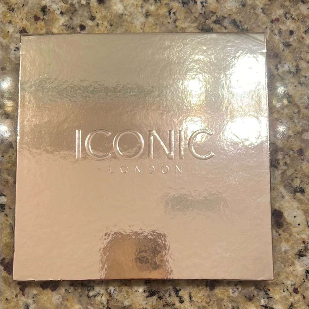 ICONIC London Gold Makeup Palette Accents